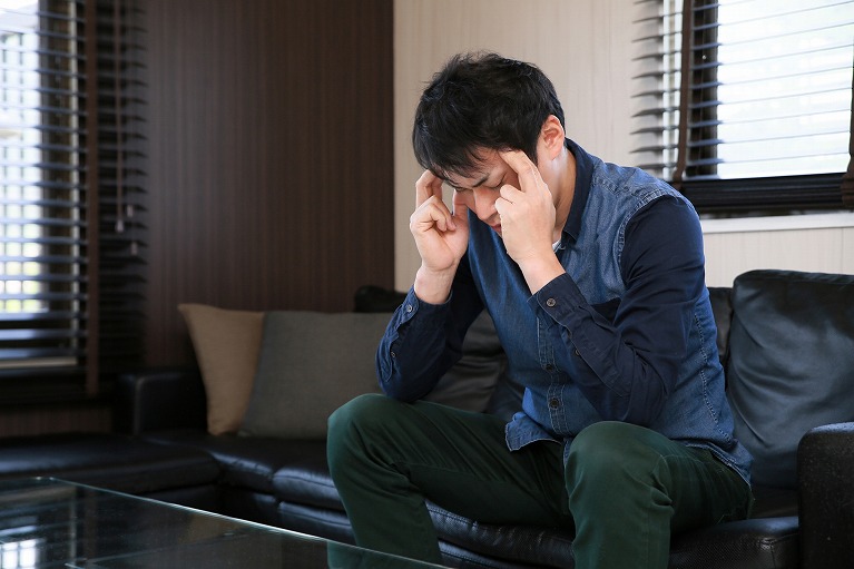 目のかすみを感じた際の正しい対処方法